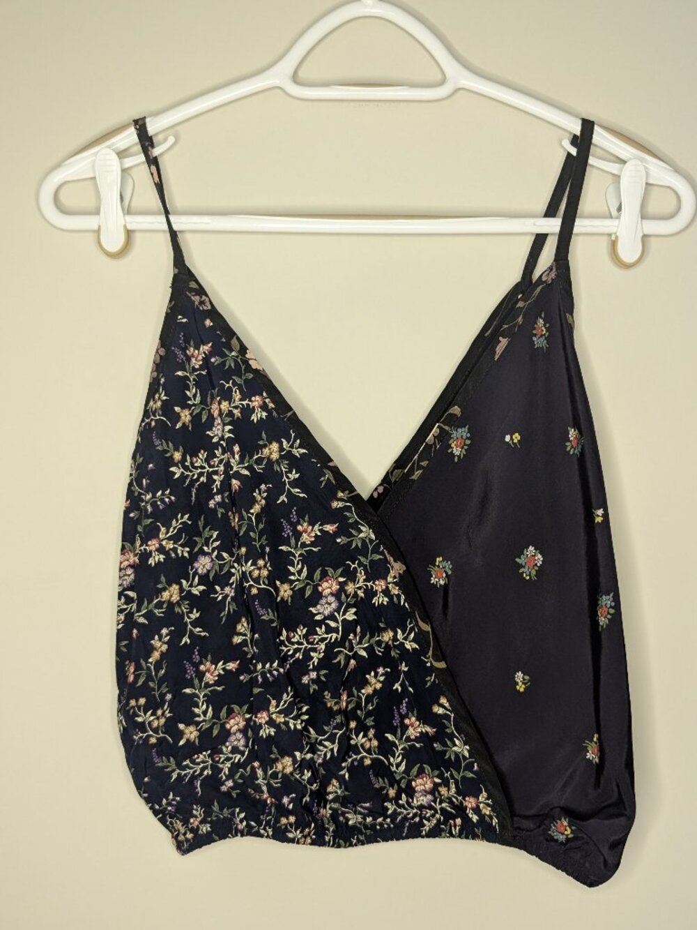 UO Urban Renewal Asymmetric Floral Print Cropped Navy Tank Top Size L